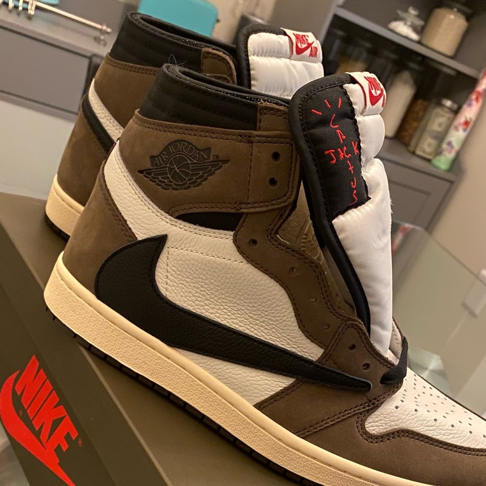 Jordan 1 Retro High - Travis Scott